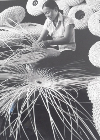 Tác phẩm Hoa làng nghề của Trần Đàm