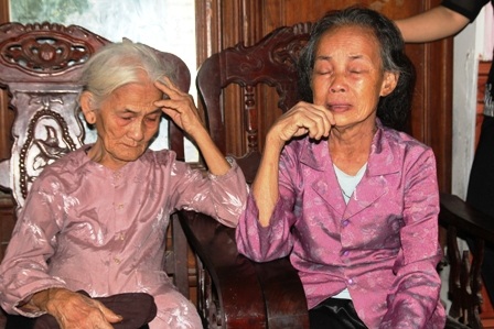 Hai mái đầu bạc đau đớn khi kể về chị Châu