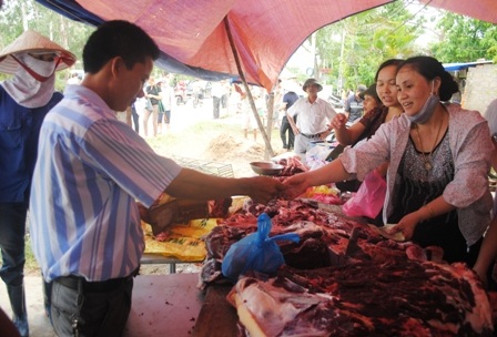 Mỗi kg thịt trâu được bán 270.000đ/kg-300.000đ/kg.