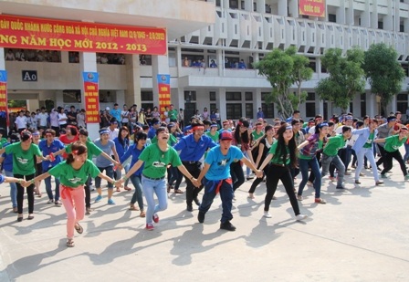 Các bạn sinh viên cùng kêu gọi cộng đồng chống nạn buôn bán người