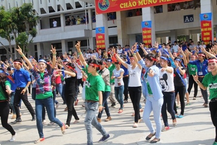 Các bạn sinh viên cùng kêu gọi cộng đồng chống nạn buôn bán người