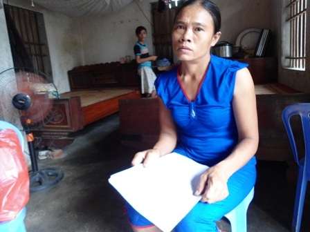 Chị Nhu đang gửi đơn cầu cứu các cơ quan chức năng.