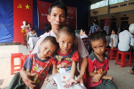 Gia đình anh Nguyễn Hoàng Phương có hai con bị tim bẩm sinh 