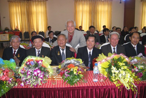 Nhà giáo và nghề dạy học vinh quang và cao quý - 1 Các nhà giáo Nhân dân, nhà giáo ưu tú.