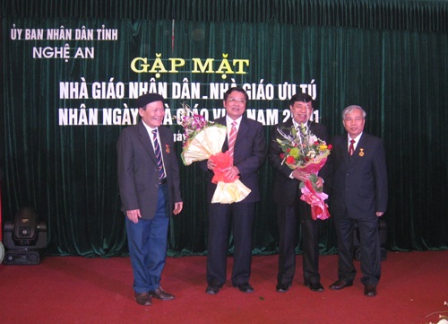 Nhà giáo và nghề dạy học vinh quang và cao quý - 3 Niềm vui của các thế hệ nhà giáo ưu tú.