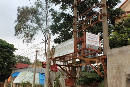 Trạm biến áp 250KVA vẫn đang nằm đắp chiếu trong khi người dân lại thiếu điện