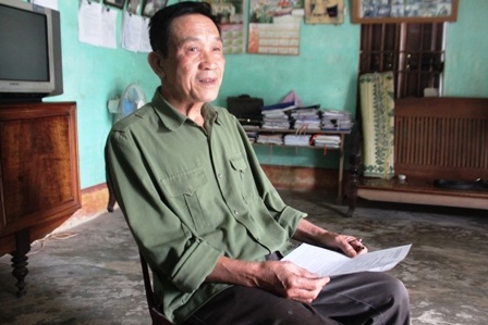 Cột điện sát cửa hàng, không đảm bảo khoảng cách an toàn hành lang lưới điện