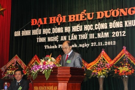 Ông Trần Xuân Bí - Chủ tịch Hội Khuyến học tỉnh Nghệ An phát biểu khai mạc đại hội.