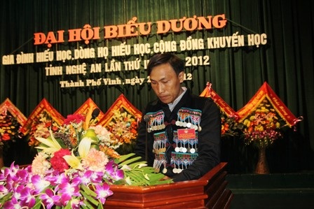 Ông Trần Xuân Bí - Chủ tịch Hội Khuyến học tỉnh Nghệ An phát biểu khai mạc đại hội.