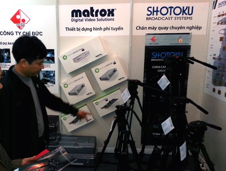 Các đơn vị cung cấp sản phẩm truyền hình giới thiệu các sản phẩm đến khách tham quan