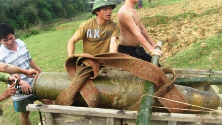  Quả bom nặng 500 cân Anh được phát hiện gần cầu Rộ, Thanh Chương (Nghệ An)