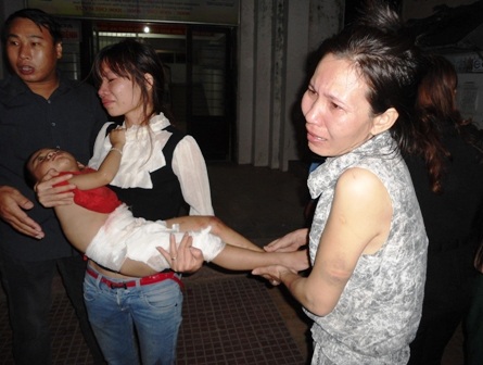 Sau hơn một giờ đồng hồ cháu Hải mới được giải cứu an toàn ra khỏi thang máy.