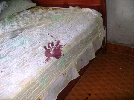 Hiện trường vụ truy sát với nhiều vết máu vung vãi