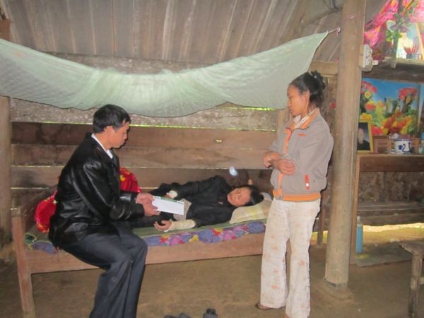 Hơn 20 triệu đồng tiếp tục đến với người phụ nữ cô độc bị gỗ đè