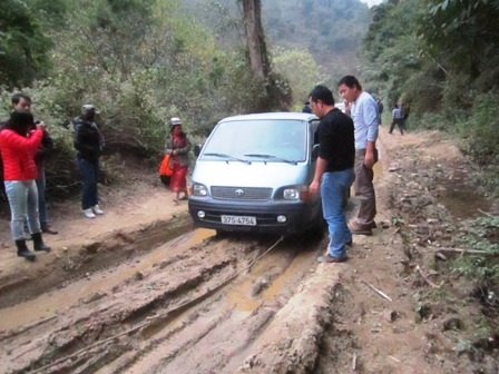 Các bạn trẻ nhiệt huyết tạm biệt TP Vinh để lên đường...