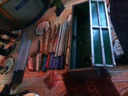 Số hung khí mà công an thu giữ gần hiện trường vụ nổ súng