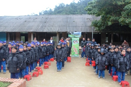 Bộ đồng phục mới của các em học sinh trường tiểu học Diên Lãm