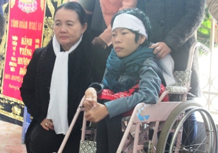 Chị Nguyễn Thị Vân buồn đau trước sự ra đi đột ngột của anh trai