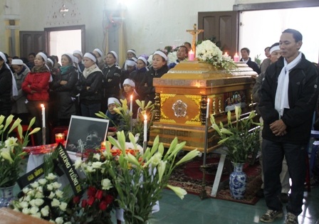 Tang lễ của hiệp sĩ CNTT Nguyễn Công Hùng được tổ chức tại giáo họ xã Đoài