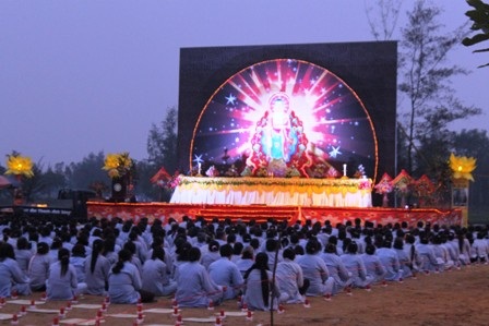 Đêm lễ hoa đăng vía Phật A Di Đà được tổ chức trọng thể, trang nghiêm