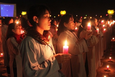 Hàng ngàn tăng ni, phật tử cùng cầu Quốc thái, dân an trong dịp đầu năm mới