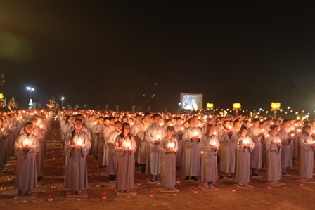 Hàng ngàn tăng ni, phật tử cùng cầu Quốc thái, dân an trong dịp đầu năm mới