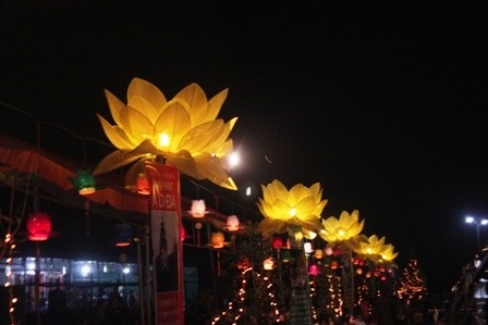 Chùa Phúc Lạc được trang trí rực rỡ lung linh trong đêm