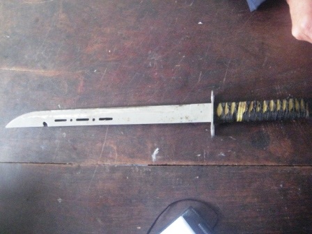 Hung khí mà nhóm côn đồ sử dụng được công an xã Nghi Diên thu giữ tại hiện trường