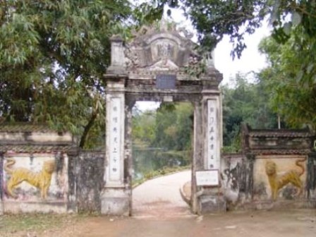 Bắt hai đạo chích 9X "cuỗm" cả thùng công đức - 1 Đền Đức Hoàng - nơi hai đạo chích nhí vào cuỗm tiền công đức