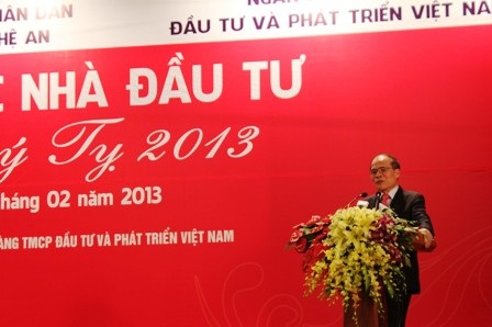 Chủ tịch Quốc hội Nguyễn Sinh Hùng dự hội nghị xúc tiến đầu tư năm 2013 tại tỉnh Nghệ An