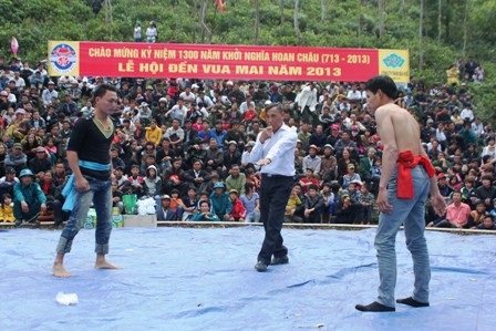 Sau tiếng còi còi trọng tài...