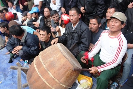 Tiếng trống hội không thể thiếu trong hội vật