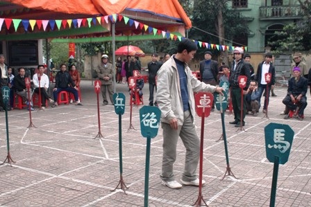 Các trò chơi dân gian được tổ chức tại lễ hội đền Vua Mai