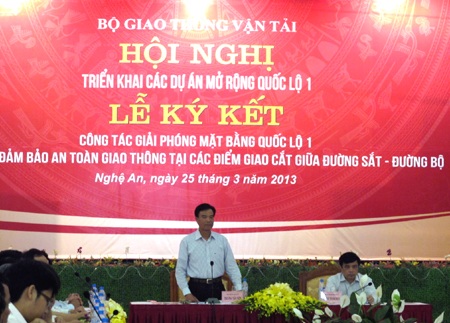 Hội nghị triển khai các dự án mở rộng quốc lộ 1A.