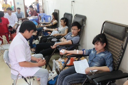 SV Đại học Vinh tham gia ngày hội hiến máu vào sáng ngày 17/3