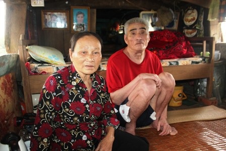 Được cấp đất theo hình thức định giá nhưng ông Liệu, bà Thanh không biết xoay đâu ra tiền để lên bờ