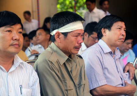 Xúc động lễ truy tặng Huân chương cho học sinh cứu 5 em nhỏ