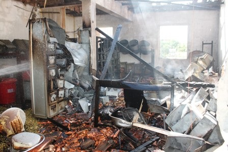 Các y bác sĩ chưa hoàn hồn sau vụ cháy.