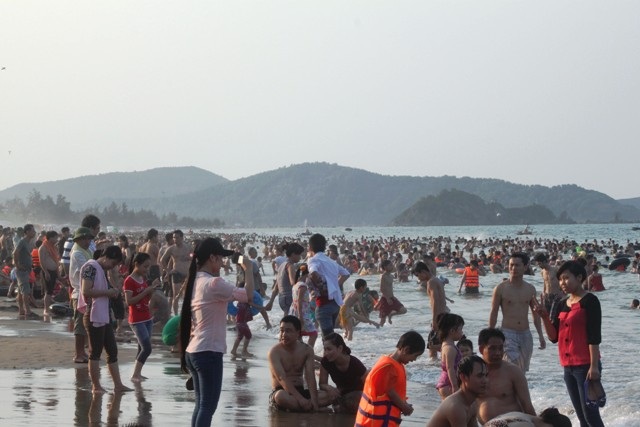 Cửa Lò phấn đấu đón 2,1 triệu lượt khách du lịch trong năm 2013