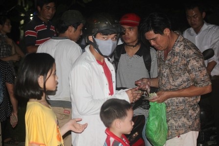 Du khách phải trả 30.000đ/lượt gửi xe máy tại ki-ốt số 21