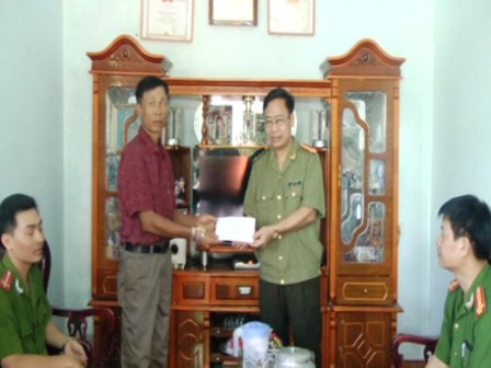 Tổ trưởng tổ bảo vệ dân phố dũng cảm bắt tên trộm nhiễm HIV - 3 Ông Liên đang phải uống thuốc điều trị phơi nhiễm HIV