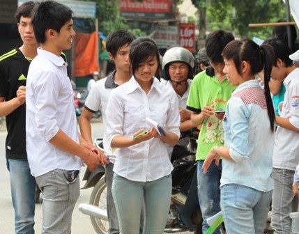 Nhiều thí sinh hoàn thành sớm trước 2/3 thời gian làm bài (Ảnh: Ngọc Tú)