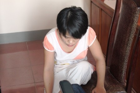 Lữ Thị Hồng - cháu ruột của Lữ Văn Thiệt trợ giúp cho chú mình buôn bán ma túy cho các con nghiện