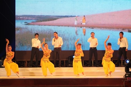 Múa Chăm pa của các phóng viên, BTV kênh VTV2