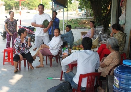 Sau khi sự việc xảy ra, cán bộ vào kiểm kê rừng (Ảnh: Trần Minh).