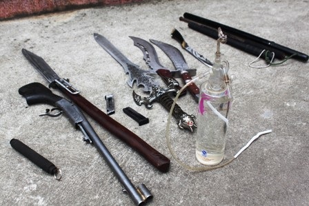 Các loại vũ khí nóng thu giữ được tại nhà của đối tượng Trần Văn Thuận