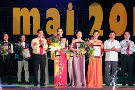 Giải Nhất thuộc về 3 thí sinh: Trần Thị Trang, Đinh Thị Trang và Trần Thị Huyền Trang.