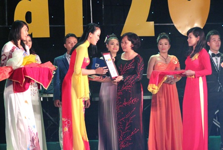 Thí sinh được khán giả bình chọn nhiều nhất.