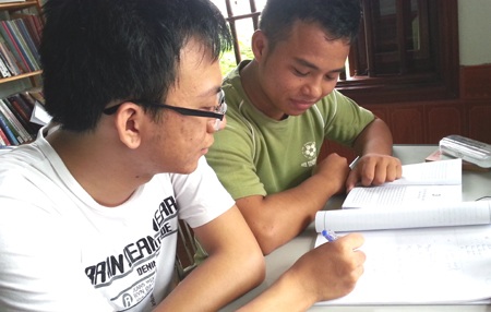 Thành Trung và mẹ tâm sự cùng PV.