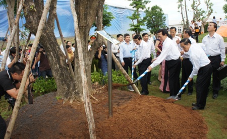 Khánh thành nhà máy sữa tươi sạch lớn nhất Đông Nam Á